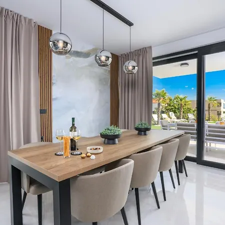 Lea Magdalena Iv Villa